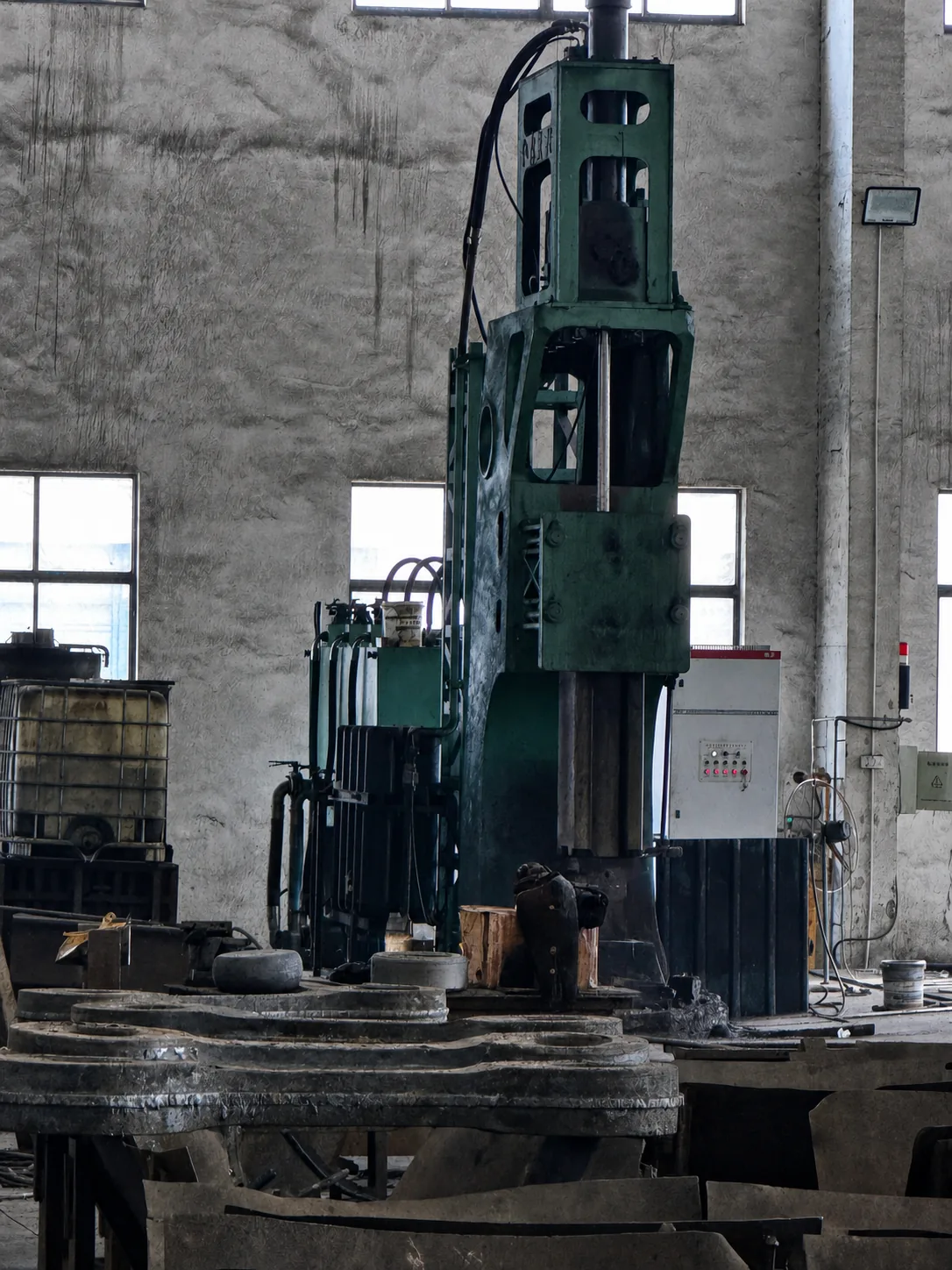 1000-ton open-die forging hammer at a NOKX manufacturing site