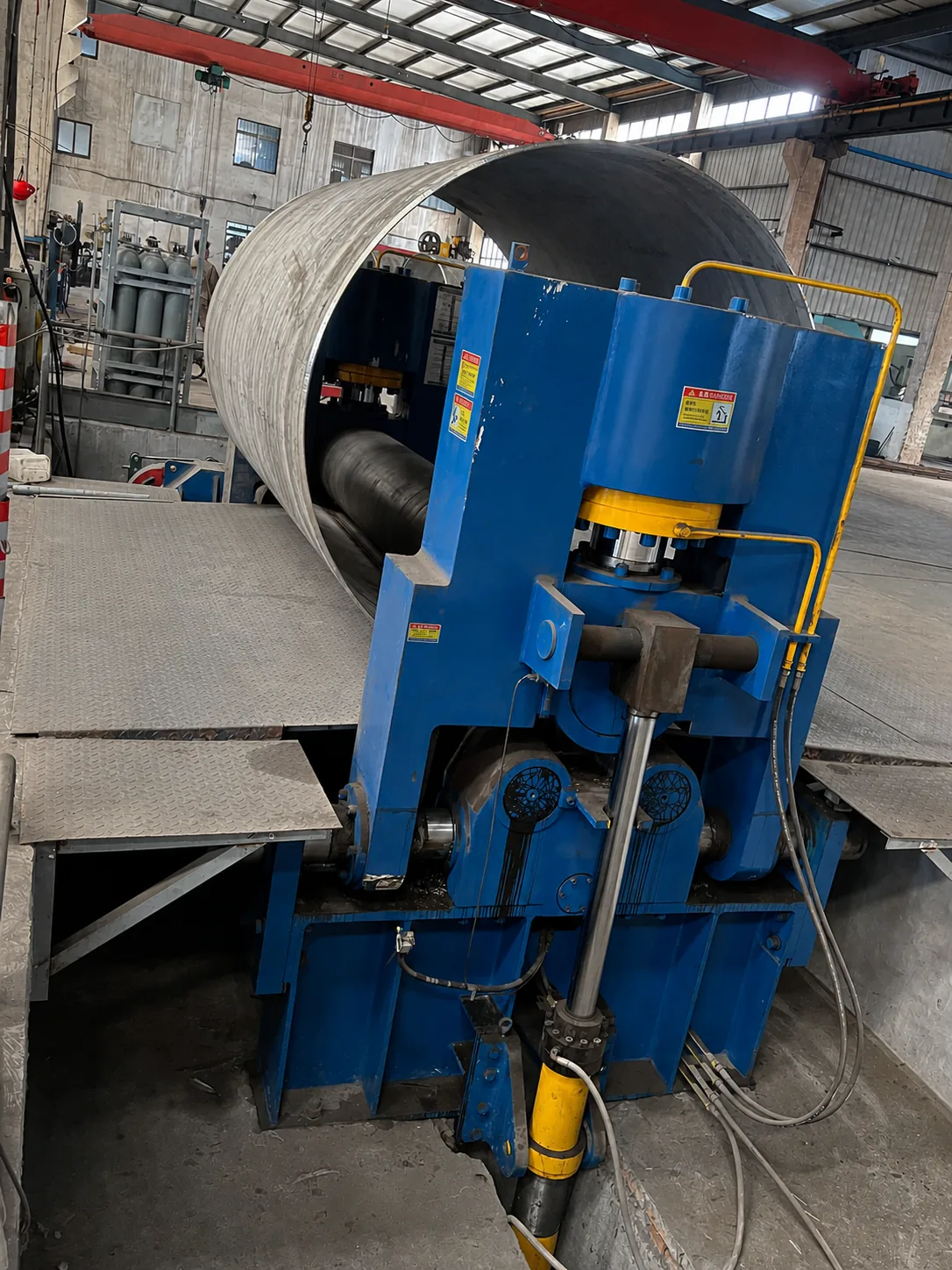Side view of plate rolling on NOKX rolling machine number one